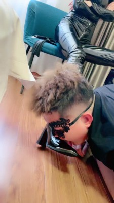 图片[7]_套路直播视频【浅夏】车模皮衣皮靴虐狗-训练踩踏脚深喉 bf26316_HD绳艺资源