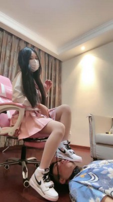 图片[3]_套路直播视频【桃幼幼】萝莉主手脚并用抽耳光/运动鞋踩狗脸 bf26234_HD绳艺资源