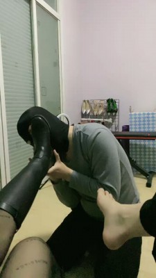 图片[4]_套路直播视频【艾莉】运动鞋白棉袜踩踏/臭脚捂脸窒息 bf26242_HD绳艺资源