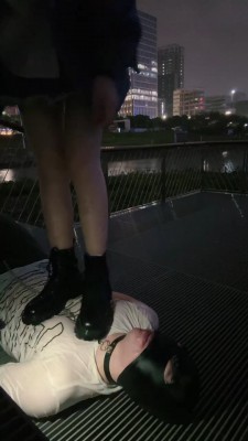 图片[2]_套路直播视频【宸宸】雨天户外全体重踩/脚踩喂食/掐狗肉 bf26278_HD绳艺资源