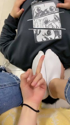 图片[9]_套路直播视频【艾莉】剧情-挑战下贱快递员-吃白袜/舔脏鞋/裸足深喉 bf26195_HD绳艺资源