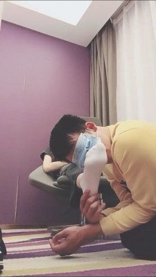 图片[2]_【美娜格格】运动鞋白棉袜挑战家奴【下】 bf26794_HD绳艺资源