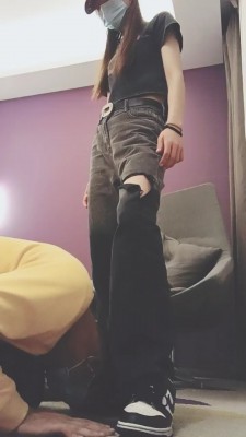 图片[2]_【美娜格格】运动鞋白棉袜挑战家奴【上】 bf26793_HD绳艺资源