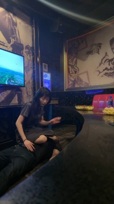 【文文】精神小妹KTV全体重踩踏-喂口水-耳光 bf26792_HD绳艺资源