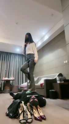 图片[3]_【猫神大人】人体擦鞋器-裸足狂舔-全体重踩踏 bf26795_HD绳艺资源