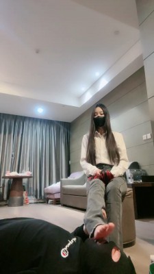 图片[7]_【猫神大人】人体擦鞋器-裸足狂舔-全体重踩踏 bf26795_HD绳艺资源