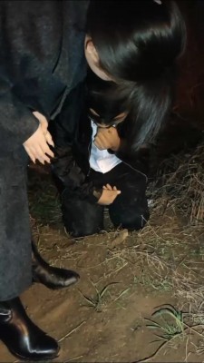 图片[2]_【辣姐】户外-强迫狗舔泥巴鞋底/骑马遛狗 bf26766_HD绳艺资源