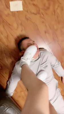 图片[3]_【悦主大大】小白鞋提档/闻鞋窝/全体重踩踏/舔闻臭脚 bf26751_HD绳艺资源