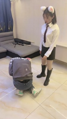 【依依子】萝莉主长靴重度提档/肉丝全体重踩踏 bf26741_HD绳艺资源