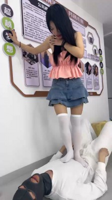 图片[2]_【狗哥】素人萝莉主白丝全体重踩踏 bf26738_HD绳艺资源