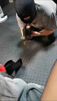 图片[4]_【冷御绳艺导师】狗嘴清理鞋子奖励圣水 bf26726_HD绳艺资源