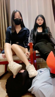 套路直播视频【漫漫S】沉浸式tj-小白鞋棉袜+高跟黑丝诱惑脚奴【双视角版】bf26775_HD绳艺资源