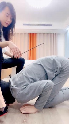 图片[6]_套路直播视频【杀杀】高跟马丁靴调狗舔/耳光/黑丝脚深喉sp/吃地上浓痰 bf26729_HD绳艺资源