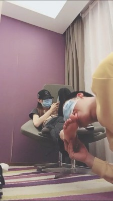 图片[4]_套路直播视频【美娜格格】运动鞋白棉袜挑战家奴【下】 bf26794_HD绳艺资源