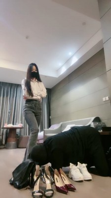 图片[2]_套路直播视频【猫神大人】人体擦鞋器-裸足狂舔-全体重踩踏 bf26795_HD绳艺资源