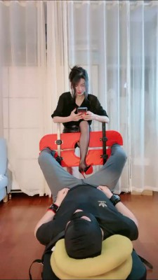 套路直播视频【芷晴】吃脚皮脚指甲喝口水-刑具固定艺术黑丝踩 bf26812_HD绳艺资源