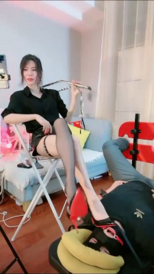 图片[11]_套路直播视频【芷晴】吃脚皮脚指甲喝口水-刑具固定艺术黑丝踩 bf26812_HD绳艺资源