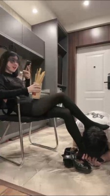 图片[3]_套路直播视频【暴揍小溪】双S-艺校女神黑丝袜踩奶狗/喂酸奶【双视角完整版】bf26761_HD绳艺资源