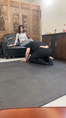 【琳嘉】双S-小白鞋+网袜诱惑/踩踏恋足舔鞋 bf26670_HD绳艺资源