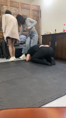 图片[2]_【琳嘉】双S-小白鞋+网袜诱惑/踩踏恋足舔鞋 bf26670_HD绳艺资源