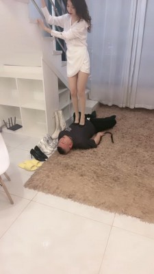 图片[7]_【妍主大大】发现邻居偷舔鞋子-高跟全体重踩踏/转胯遛狗 bf26681_HD绳艺资源