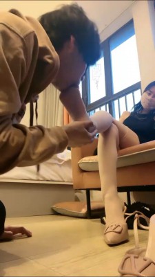 图片[2]_【暴躁小溪】肉丝美腿诱惑脚垫狗【完整版】 bf26626_HD绳艺资源