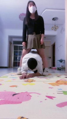 【蔓哥】萝莉主小白鞋踩狗爪/转胯/骑马坐脸/闻舔鞋底 bf26637_HD绳艺资源