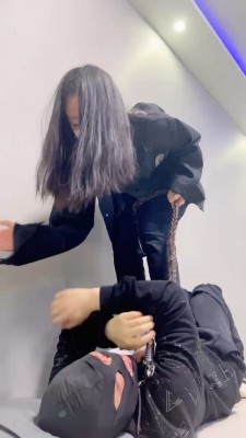 图片[13]_【精神小妹】群调-学生主高难度挑战踢踹/全体重踩踏/转胯喝圣水 bf26612_HD绳艺资源