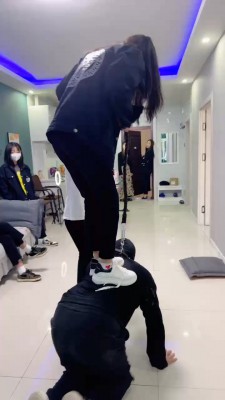 图片[15]_【精神小妹】群调-学生主高难度挑战踢踹/全体重踩踏/转胯喝圣水 bf26612_HD绳艺资源