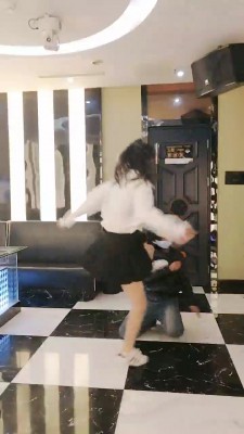 图片[2]_【疯狂浪子】高难度挑战KTV刑虐狗 bf26650_HD绳艺资源