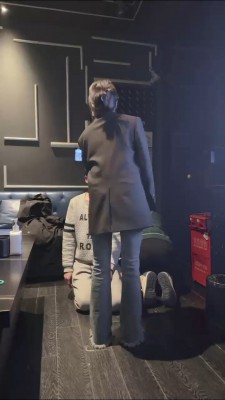 图片[2]_【暴躁小溪】姐妹花KTV虐待狗废物【双视角完整版】 bf26600_HD绳艺资源