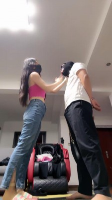 【苏州十三姨】双S牛仔裤高难度挑战踢裆虐废狗/手铐反绑/踹头 bf26559_HD绳艺资源