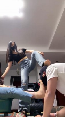 图片[9]_【苏州十三姨】双S牛仔裤高难度挑战踢裆虐废狗/手铐反绑/踹头 bf26559_HD绳艺资源