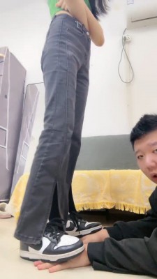 【素人星探】运动鞋白袜全体重踩-艺术闻鞋窝白袜脚-棉袜塞嘴 bf26544_HD绳艺资源