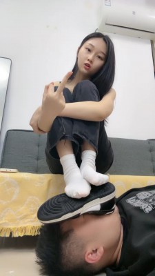 图片[7]_【素人星探】运动鞋白袜全体重踩-艺术闻鞋窝白袜脚-棉袜塞嘴 bf26544_HD绳艺资源