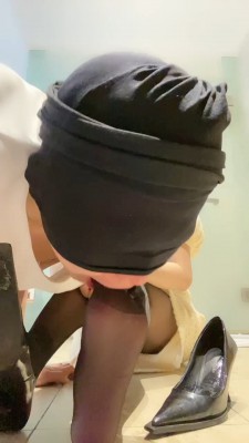 图片[9]_【千条姐】经典-鞋底踩口水喂食-舌头踩断 bf26522_HD绳艺资源