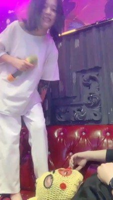 图片[6]_【精神小妹】KTV开发素人舔裸足 bf26498_HD绳艺资源