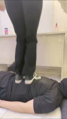 图片[5]_【凉爽S】舔脏鞋底+多双鞋全体重踩踏 bf26493_HD绳艺资源