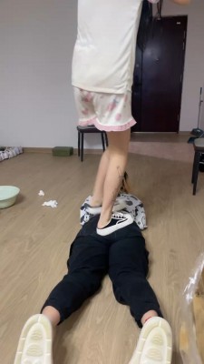 图片[10]_【全国最贱】开发精神小妹做S-人体擦鞋器/全体重踩踏 bf26478_HD绳艺资源