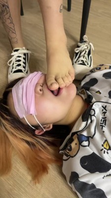 图片[11]_【全国最贱】开发精神小妹做S-人体擦鞋器/全体重踩踏 bf26478_HD绳艺资源