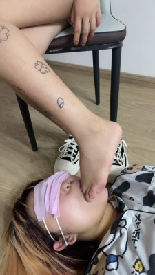 图片[12]_【全国最贱】开发精神小妹做S-人体擦鞋器/全体重踩踏 bf26478_HD绳艺资源