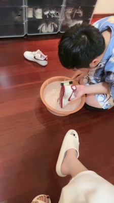 【桃幼幼】家奴刷鞋舔鞋-喝洗鞋水 bf26469_HD绳艺资源
