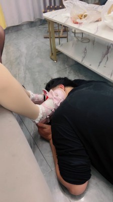 图片[2]_【天津女仆店】双素人萝莉女仆踩狗-全体重踩踏-骑马 bf26470_HD绳艺资源