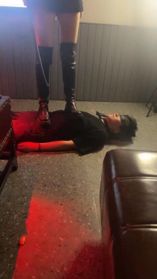 图片[3]_【宠儿】双S长筒靴KTV高难度挑战调-遛狗骑马/踩踏踢踹/耳光sp/深喉 bf26466_HD绳艺资源