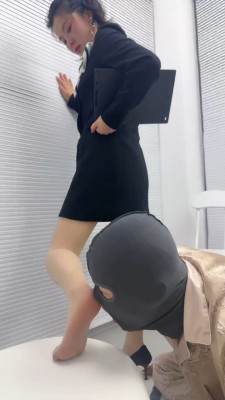 图片[7]_【狗哥】银行白领高跟踩狗舌-原味肉丝脚捂狗 bf26453_HD绳艺资源