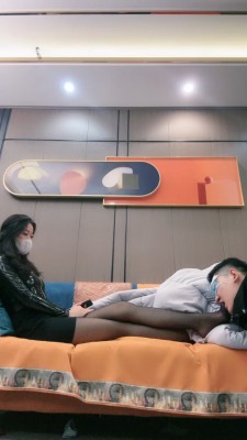 图片[2]_【禾末】剧情-深夜面试老师男/皮衣皮靴踩虐/藤条抽/腿夹狗 bf26937_HD绳艺资源