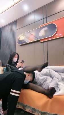 图片[3]_【禾末】剧情-深夜面试老师男/皮衣皮靴踩虐/藤条抽/腿夹狗 bf26937_HD绳艺资源