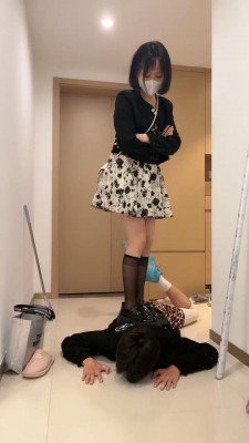 图片[4]_【桃酥】求调学弟被虐-踩踏/拖鞋耳光/闻舔裸足黑丝脚 bf26927_HD绳艺资源