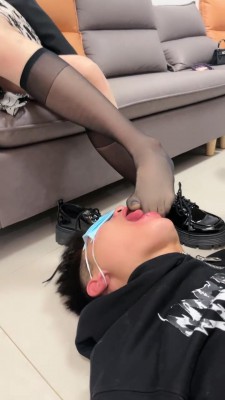 图片[10]_【桃酥】求调学弟被虐-踩踏/拖鞋耳光/闻舔裸足黑丝脚 bf26927_HD绳艺资源