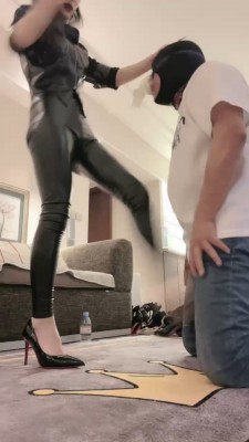 图片[14]_【萱萱】袜子堵嘴长靴重度提档/耳光/碾压狗头/高跟狂舔 bf27005_HD绳艺资源